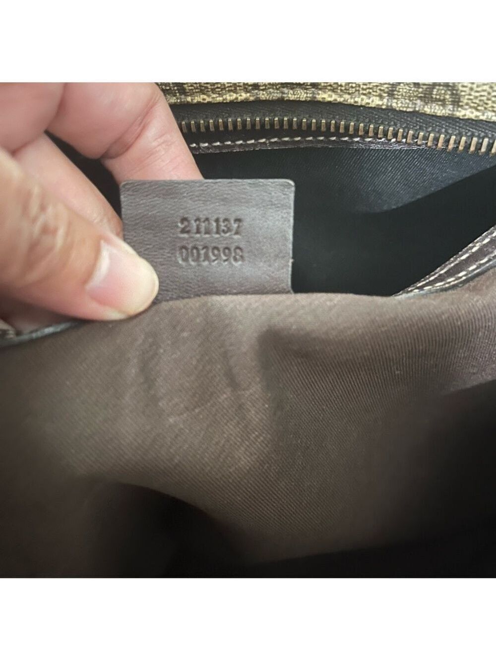 GUCCI GG SUPREME MONOGRAM TOTE - Picture 15 of 16